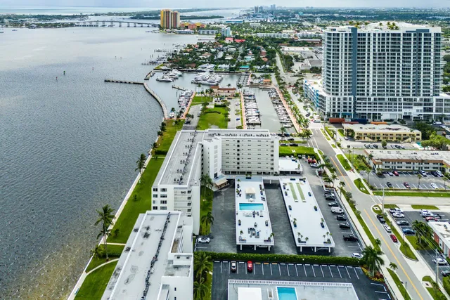 $679,000 | 301 Lake Shore Drive, Unit 411, Lake Park, FL 33403