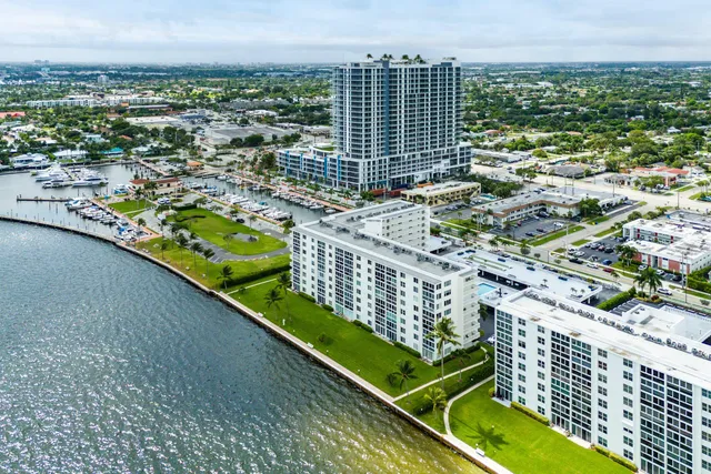 $679,000 | 301 Lake Shore Drive, Unit 411, Lake Park, FL 33403