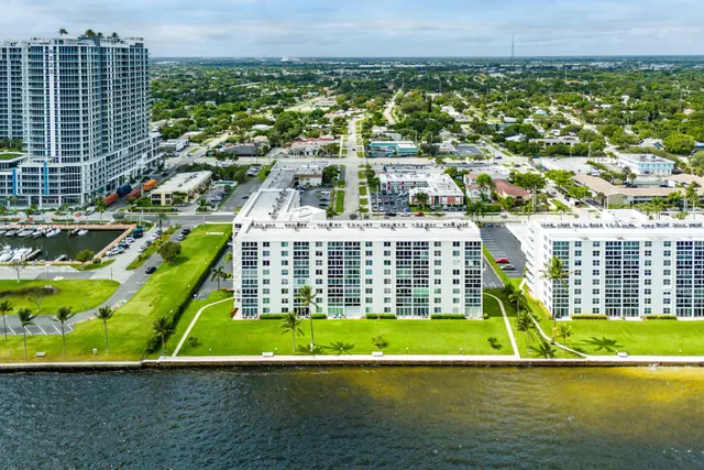 $679,000 | 301 Lake Shore Drive, Unit 411, Lake Park, FL 33403