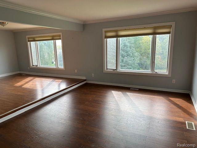1949 North Kilburn Road Rochester, MI 48306 - Photo 5 of 18