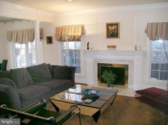 2004 Byrd Road Vienna, VA 22182 - Photo 8 of 23 Family Room
