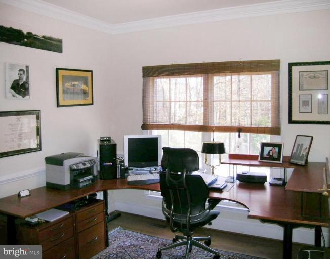 2004 Byrd Road Vienna, VA 22182 - Photo 9 of 23 Library