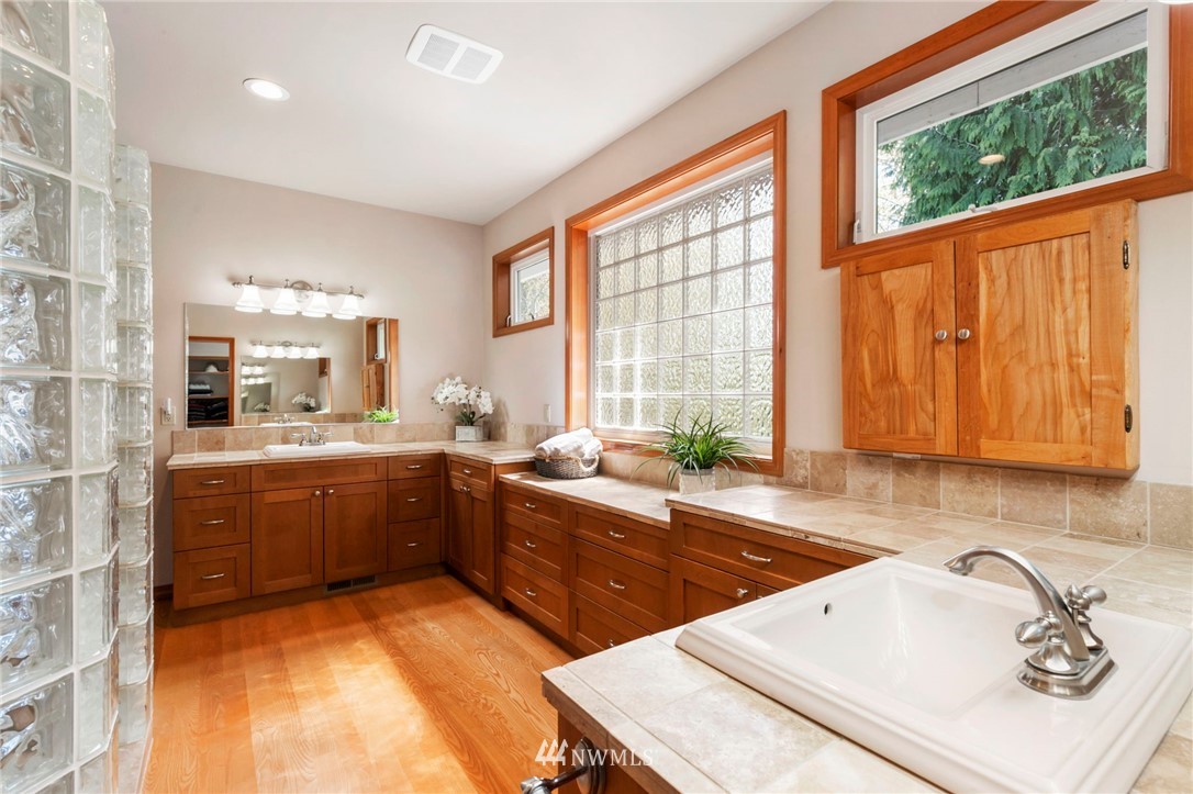 23260 Northeast Jefferson Point Road Kingston, WA 98346 - Photo 19 of 40 Gallery Image 19