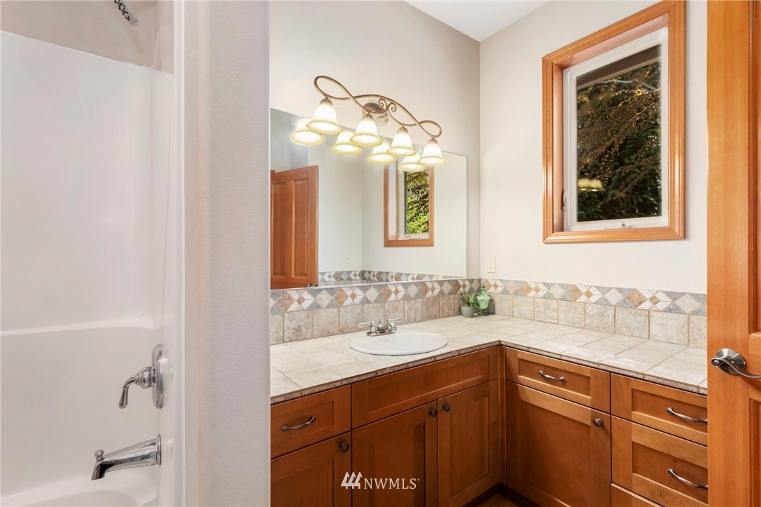 23260 Northeast Jefferson Point Road Kingston, WA 98346 - Photo 23 of 40 Gallery Image 23