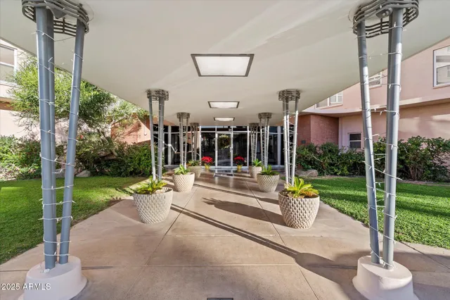 a view of a house with backyard and porch