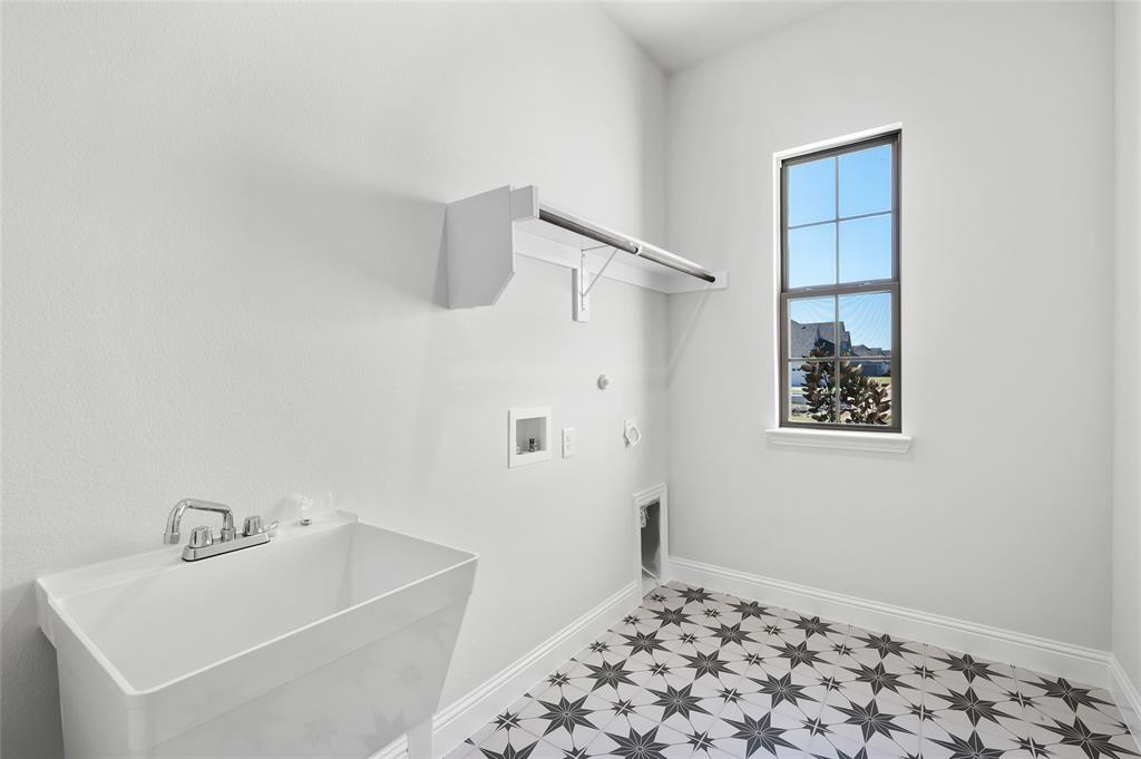 3 Beech Street Van Alstyne, TX 75495 - Photo 11 of 35 a bathroom with a bathtub and shower