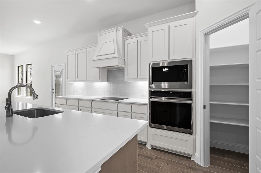 3 Beech Street Van Alstyne, TX 75495 - Photo 19 of 35 a kitchen with kitchen island granite countertop a stove and a sink