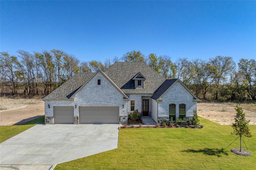 3 Beech Street Van Alstyne, TX 75495 - Photo 2 of 35 a front view of a house with garden