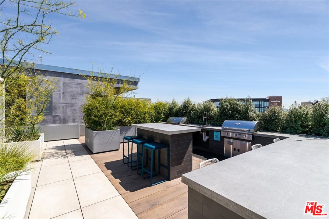 510 South Hewitt Street, Unit 106 Los Angeles, CA 90013 - Photo 21 of 26 a view of outdoor space yard and patio