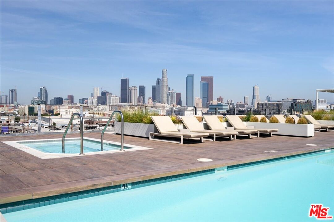 510 South Hewitt Street, Unit 106 Los Angeles, CA 90013 - Photo 23 of 26 a view of a city