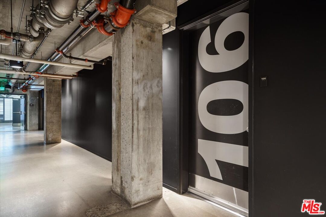 510 South Hewitt Street, Unit 106 Los Angeles, CA 90013 - Photo 26 of 26 a view of an entryway