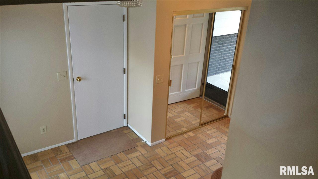 4406 Jersey Ridge Road Davenport, IA 52807 - Photo 2 of 19 Gallery Image 2