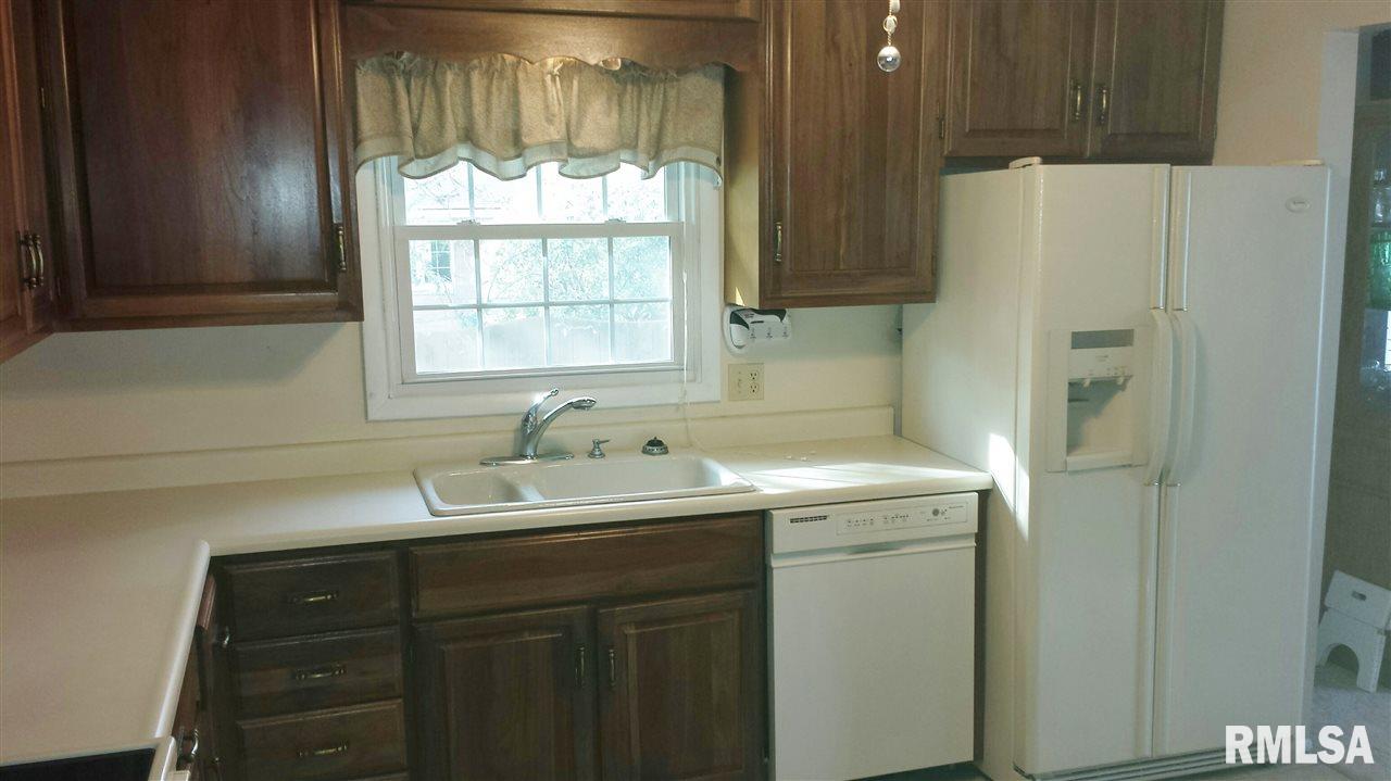 4406 Jersey Ridge Road Davenport, IA 52807 - Photo 5 of 19 Gallery Image 5