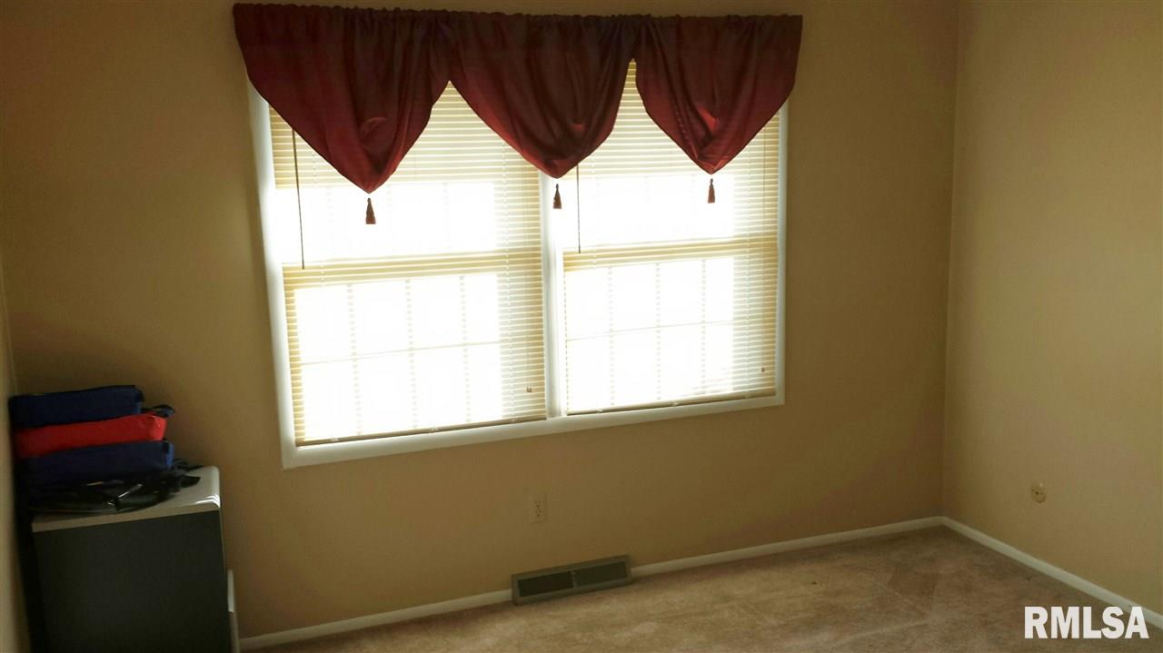 4406 Jersey Ridge Road Davenport, IA 52807 - Photo 8 of 19 Gallery Image 8