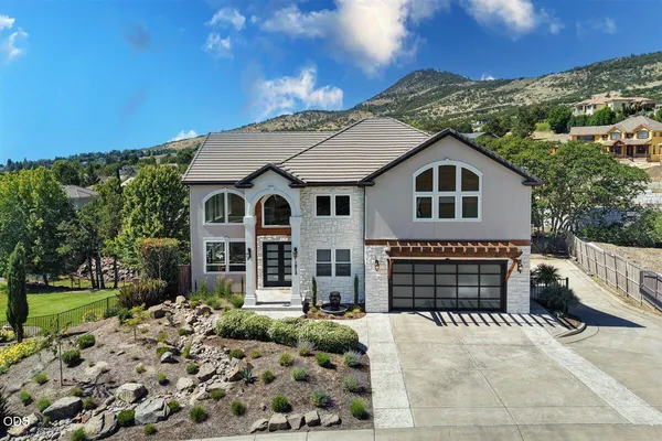$1,295,000 | 1013 Roxy Ann Road, Medford, OR 97504