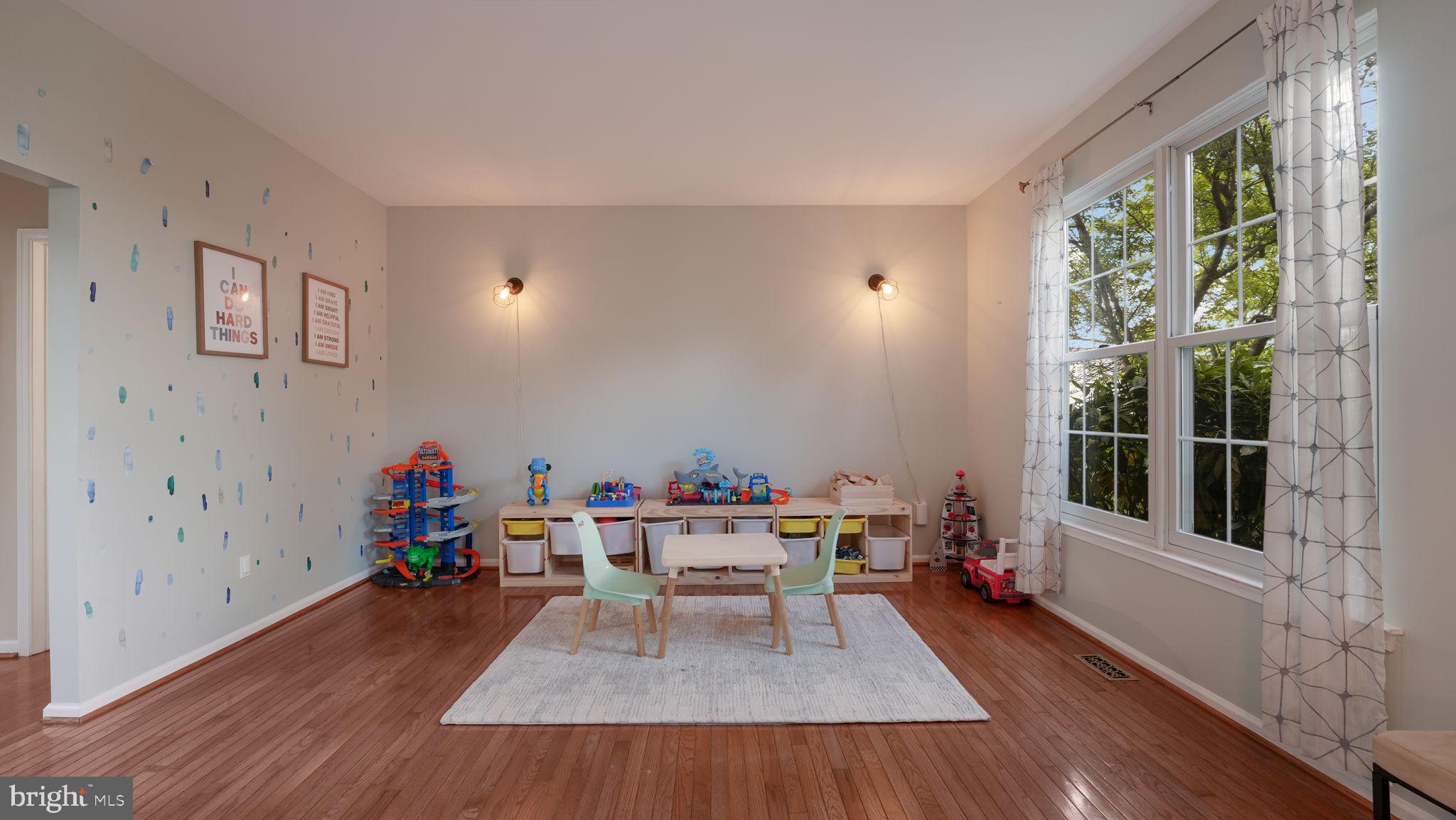 408 Longleaf Drive Perkasie, PA 18944 - Photo 6 of 36 a living room with furniture and a large window
