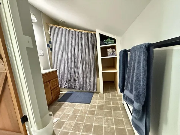 $749,900 | 587 Johnson Spooner Road, Castleton, VT 05735