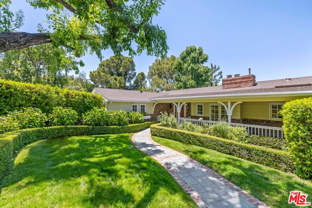 15631 Meadowgate Road Encino, CA 91436 - Photo 2 of 55