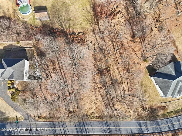 an aerial view of residential house and lake view