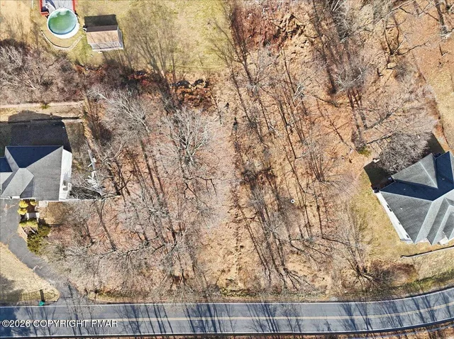 an aerial view of residential house and lake view