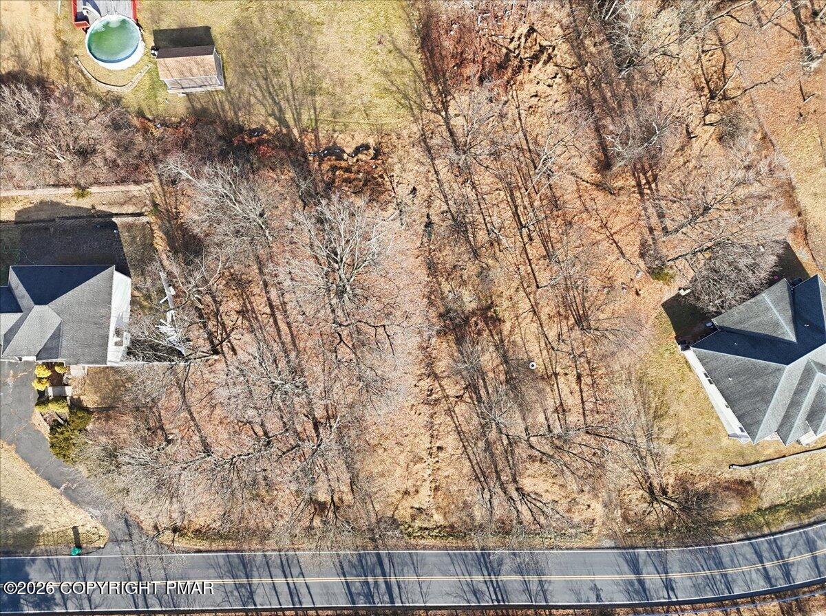 516 Edgemont Road Stroudsburg, PA 18360 - Photo 8 of 16 a picture of a yard