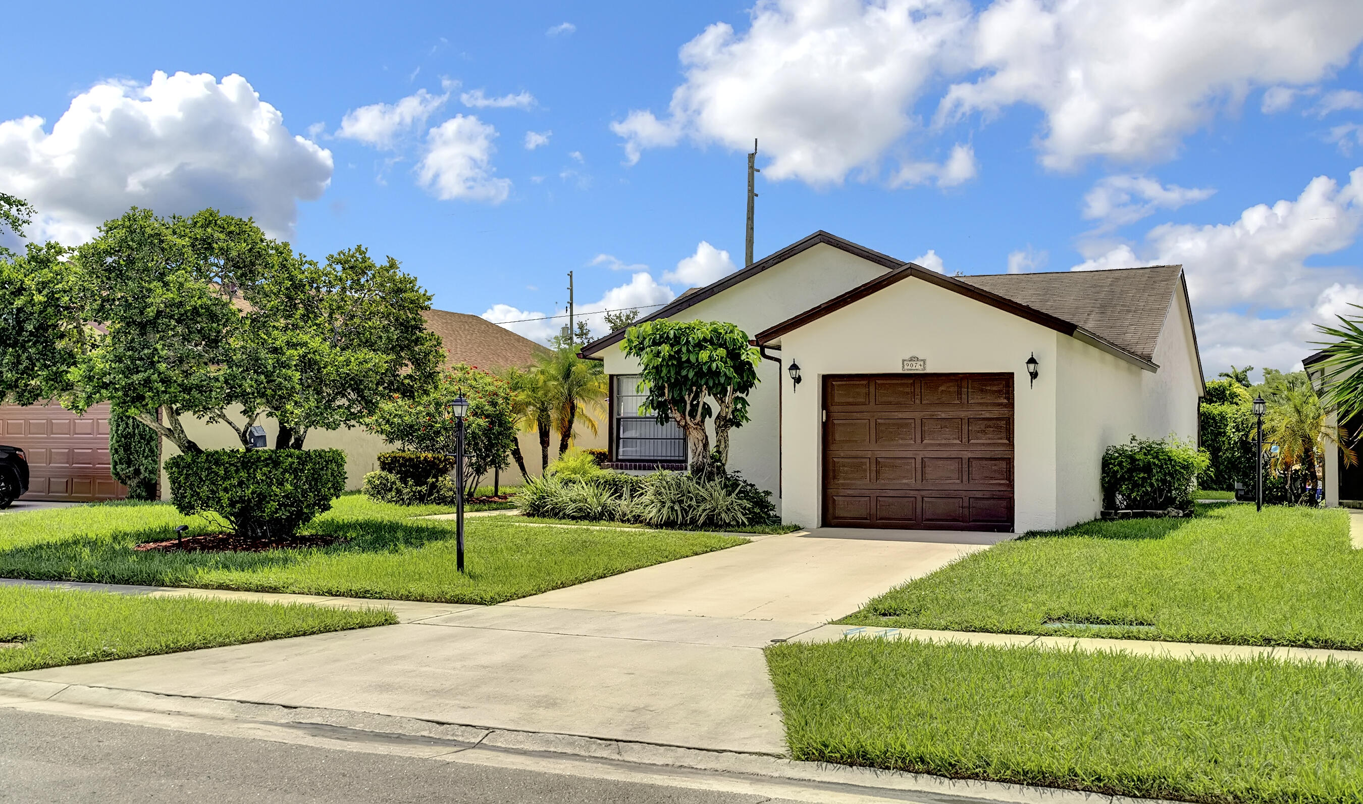 9074 Chatsworth Cascades Circle Boca Raton, FL 33434 - Photo 3 of 27 Front