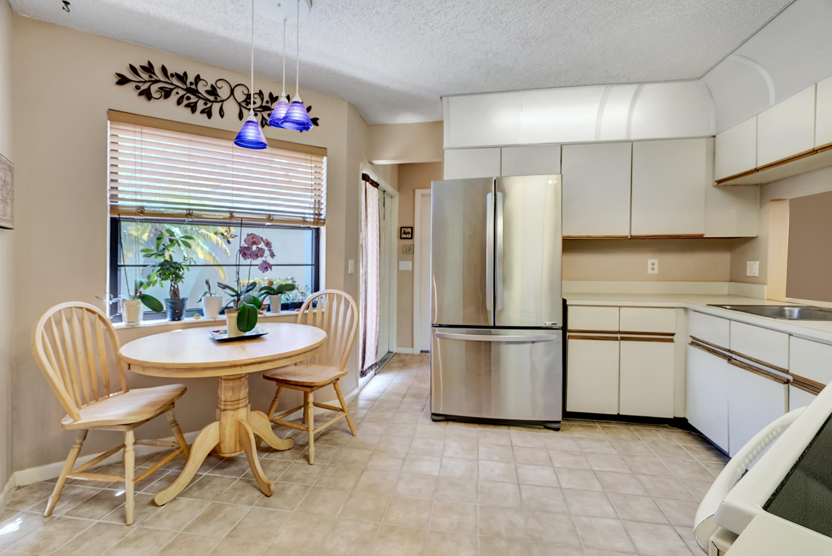 9074 Chatsworth Cascades Circle Boca Raton, FL 33434 - Photo 4 of 27 Kitchen