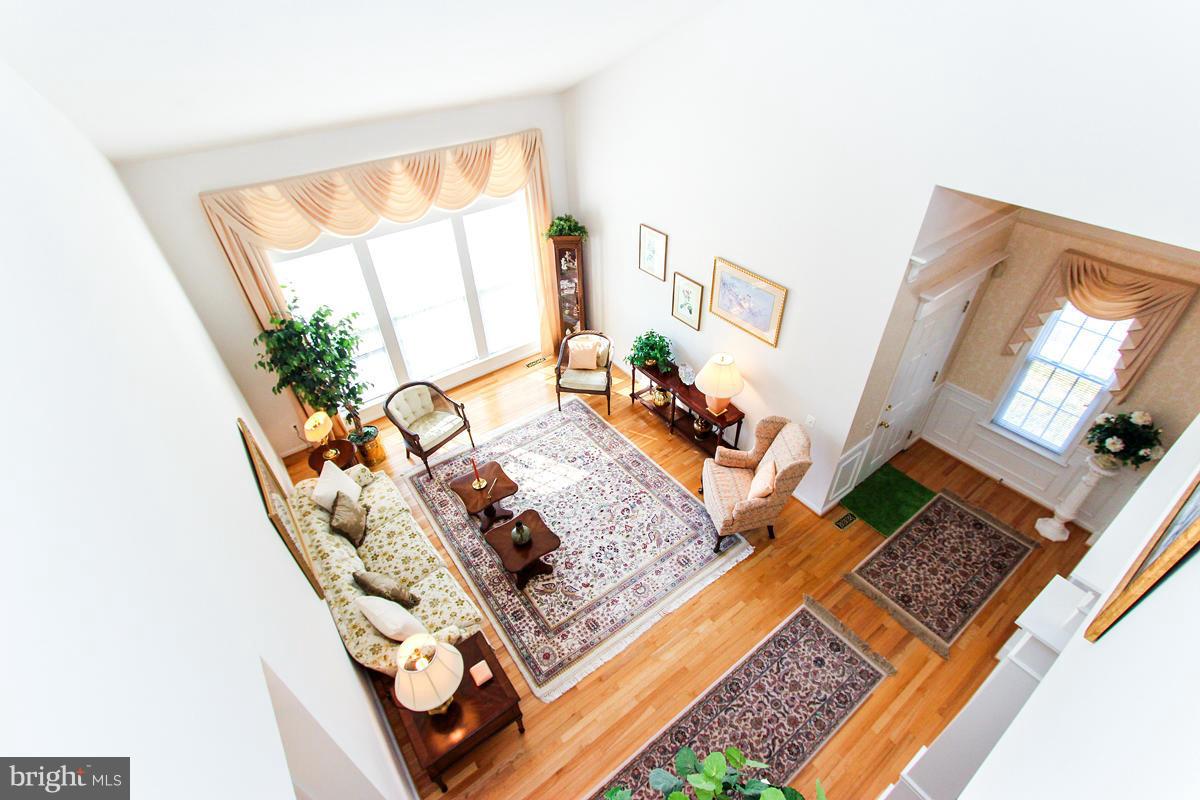 12496 Fox View Way Reston, VA 20191 - Photo 19 of 30 Living Room