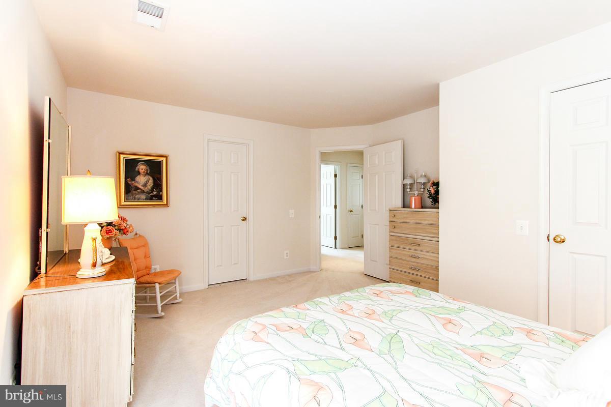 12496 Fox View Way Reston, VA 20191 - Photo 23 of 30 Bedroom