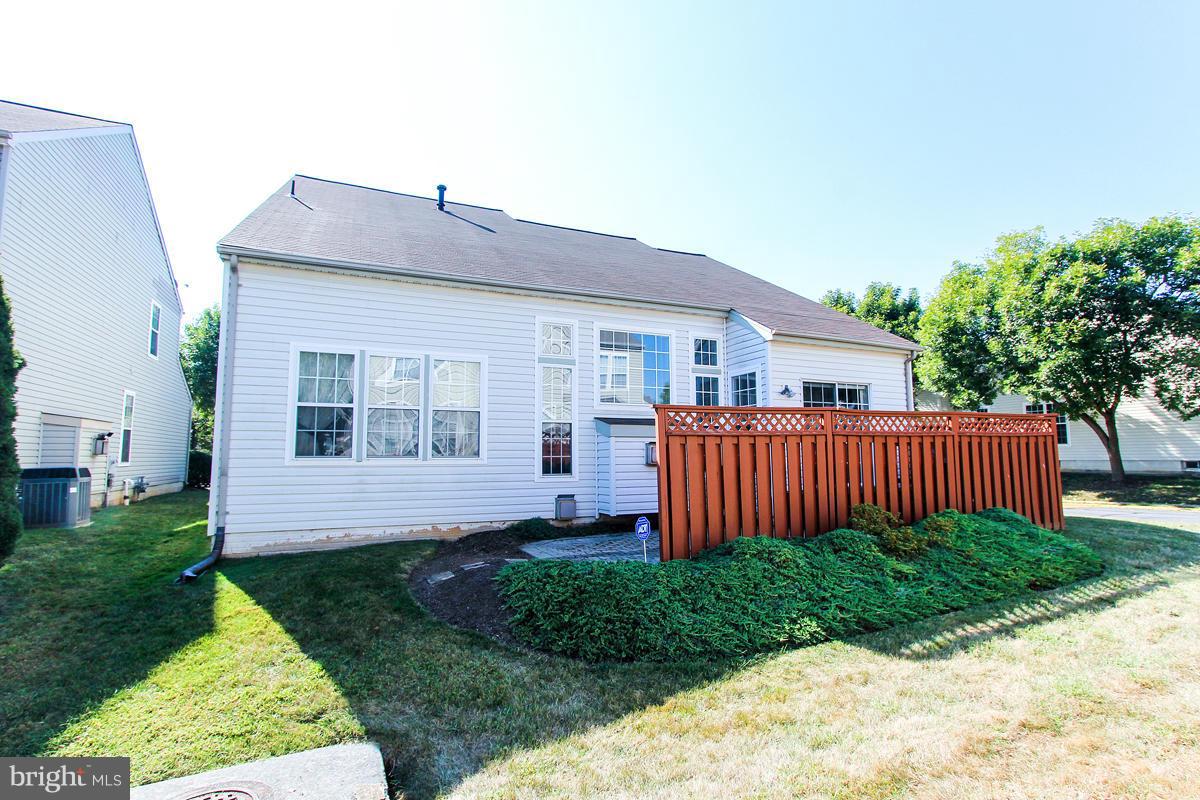12496 Fox View Way Reston, VA 20191 - Photo 30 of 30 Exterior (Rear)