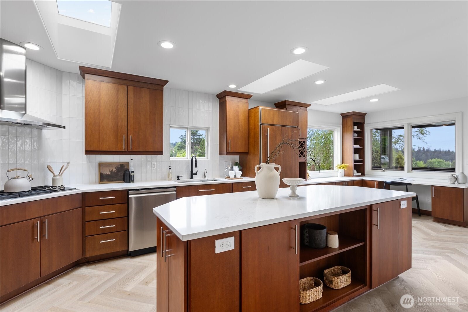 608 Magnolia Lane Edmonds, WA 98020 - Photo 8 of 35