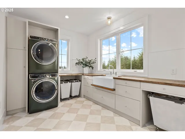 a view of a kitchen with a washer and dryer