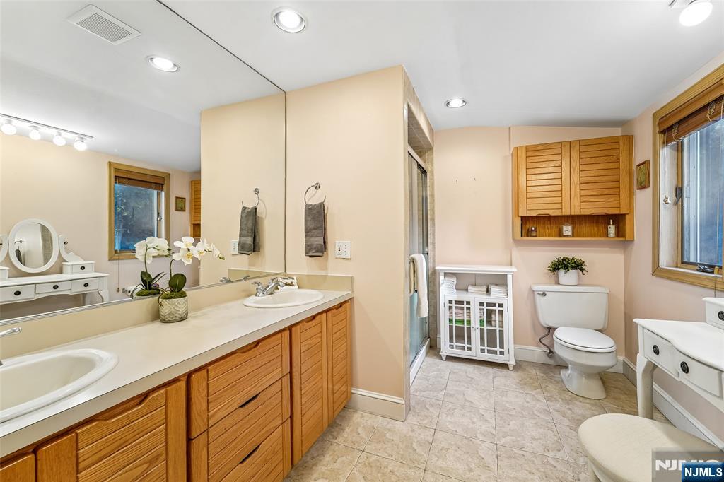20 Colonial Road Emerson, NJ 07630 - Photo 23 of 35 Gallery Image 23