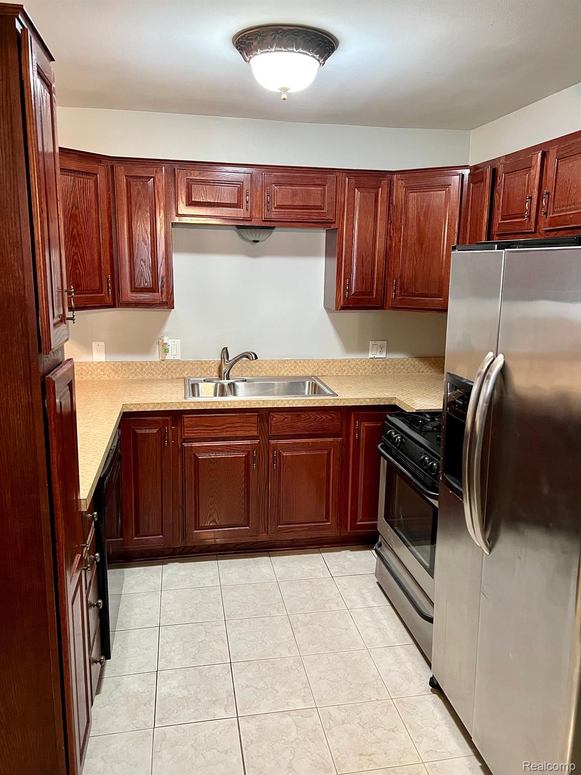 45174 Gable Inn Street Utica, MI 48317 - Photo 4 of 11 Gallery Image 4