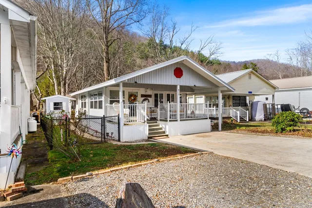 $274,000 | 4117 Riverbank Run, Hiawassee, GA 30546