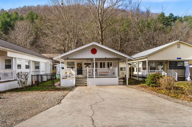 $274,000 | 4117 Riverbank Run, Hiawassee, GA 30546