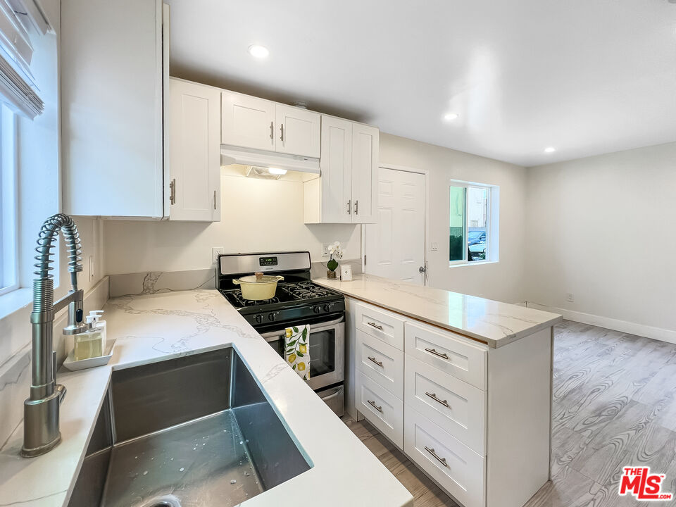 10019 1/2 San Gabriel Avenue South Gate, CA 90280 - Photo 5 of 11