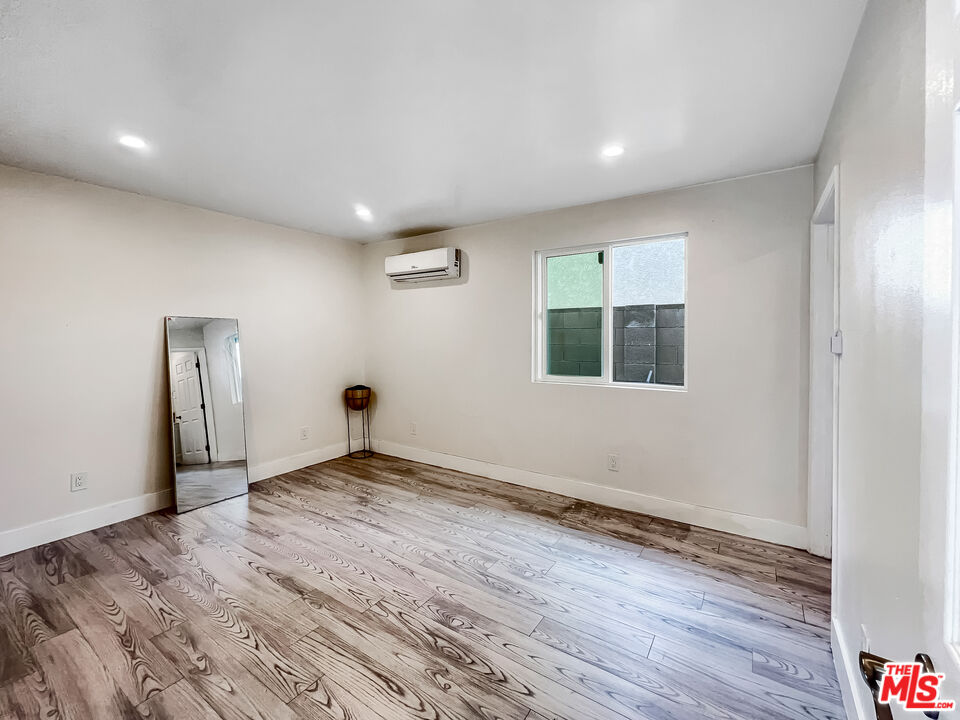 10019 1/2 San Gabriel Avenue South Gate, CA 90280 - Photo 7 of 11