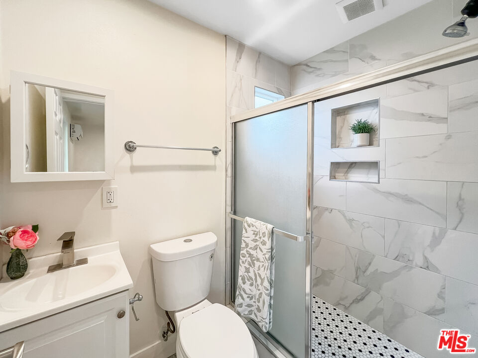 10019 1/2 San Gabriel Avenue South Gate, CA 90280 - Photo 10 of 11