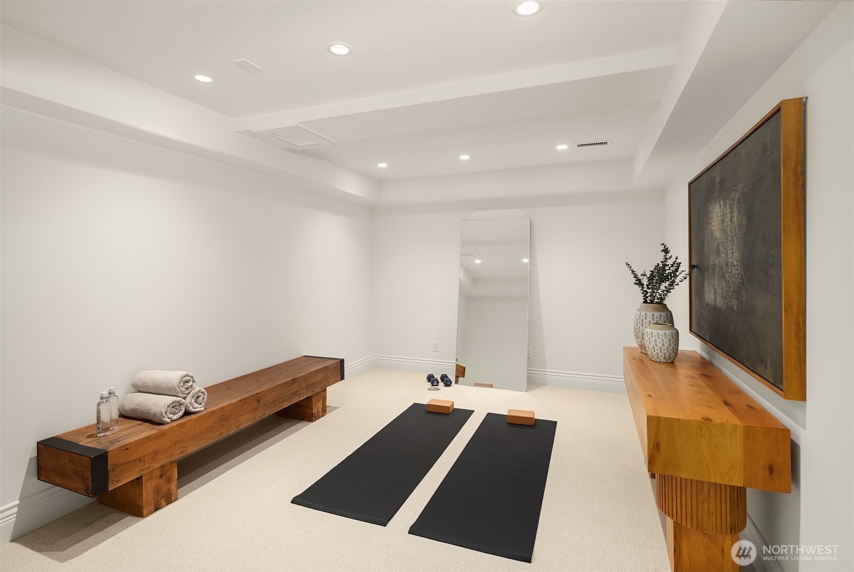 2307 Evergreen Point Road Medina, WA 98039 - Photo 37 of 40 a living room with furniture