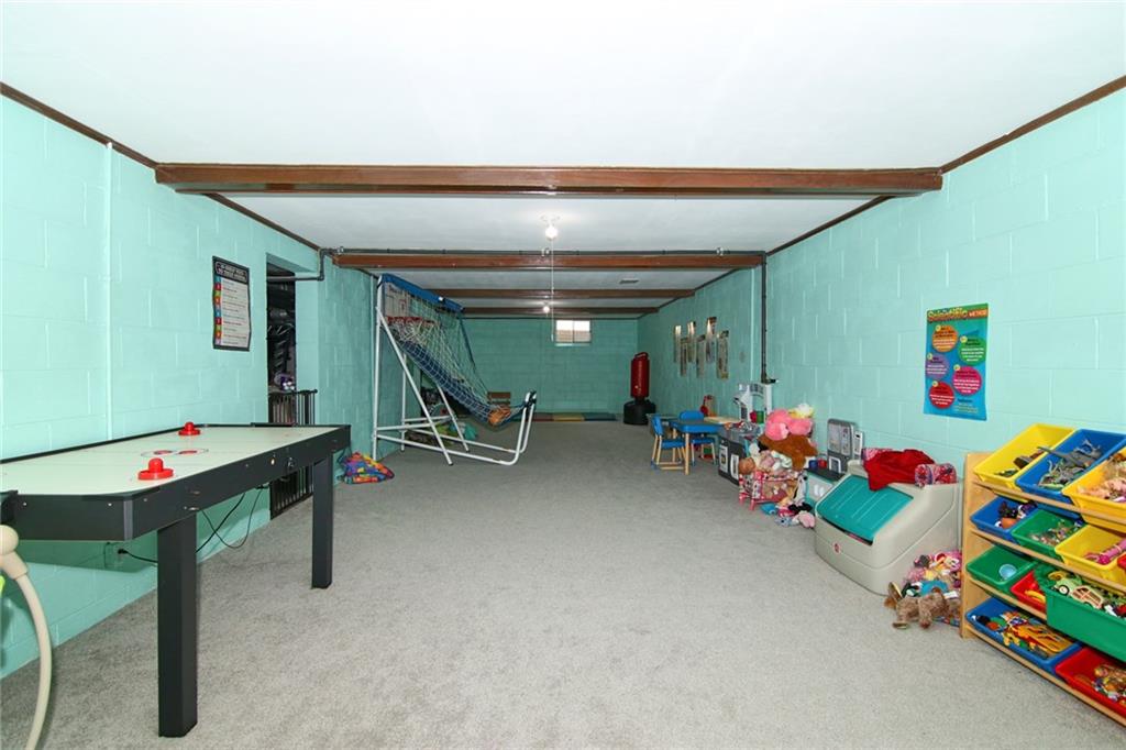 627 Mc Gregor Road Indianapolis, IN 46217 - Photo 12 of 26 Gallery Image 12