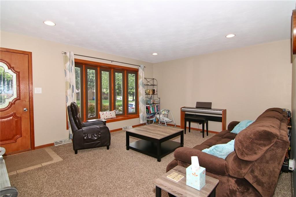 627 Mc Gregor Road Indianapolis, IN 46217 - Photo 4 of 26 Gallery Image 4