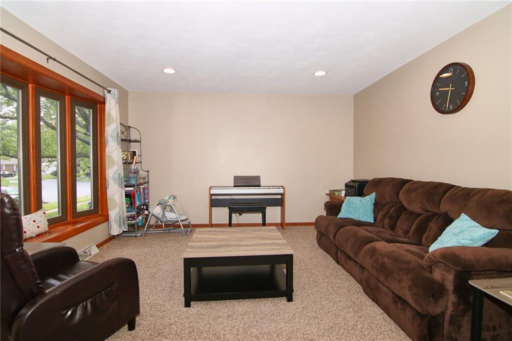 627 Mc Gregor Road Indianapolis, IN 46217 - Photo 5 of 26 Gallery Image 5
