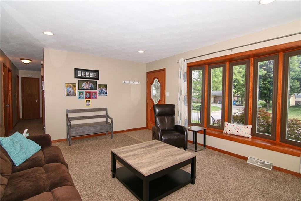 627 Mc Gregor Road Indianapolis, IN 46217 - Photo 6 of 26 Gallery Image 6
