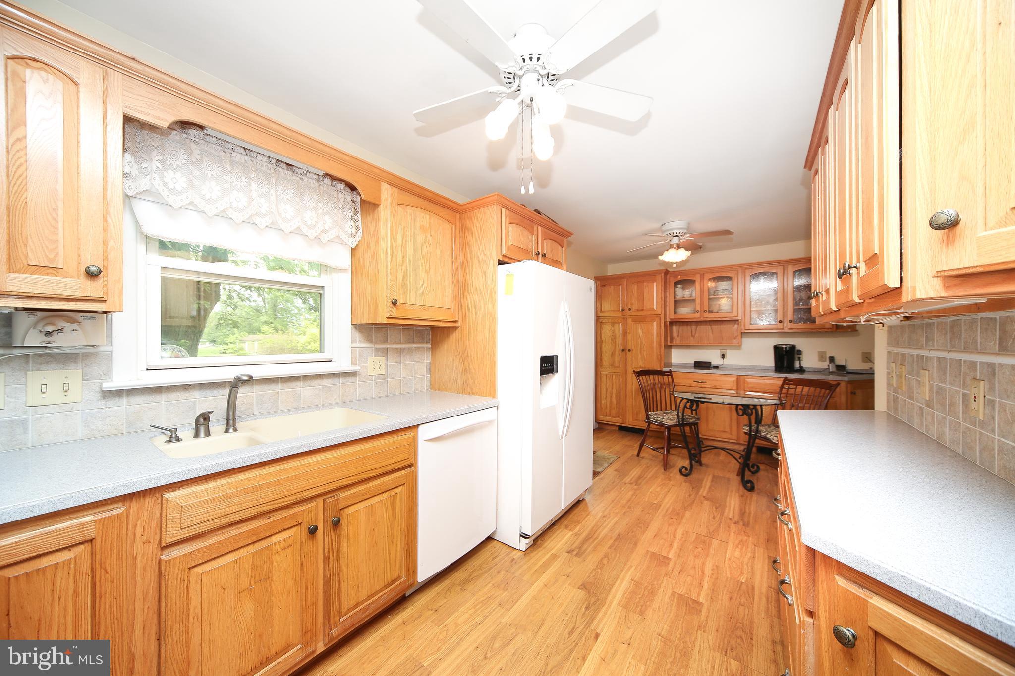 711 Ridgeview Drive Telford, PA 18969 - Photo 4 of 30 Bright kitchen