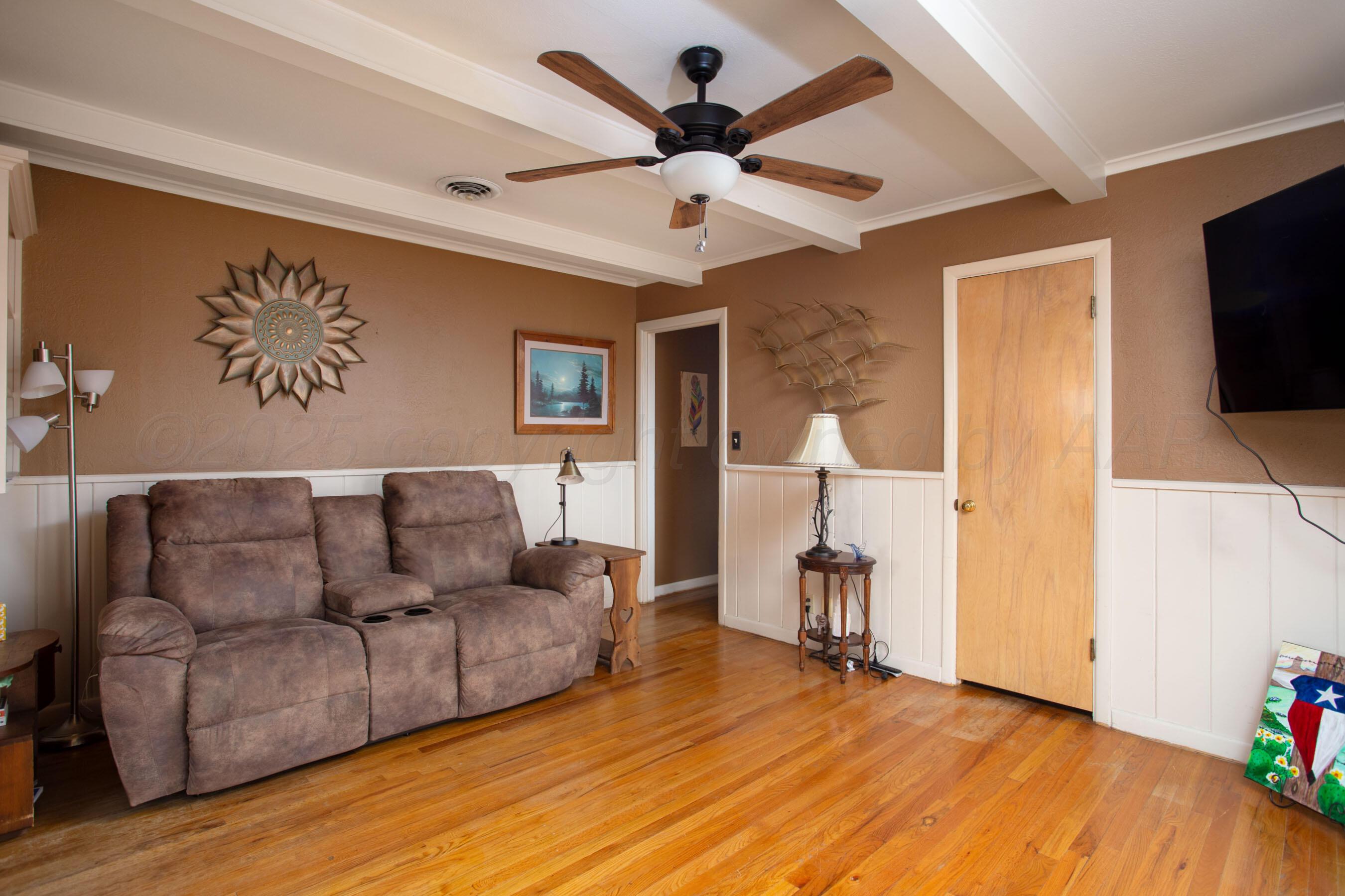 3600 Patterson Drive Amarillo, TX 79109 - Photo 14 of 31 a living room with furniture and a flat screen tv