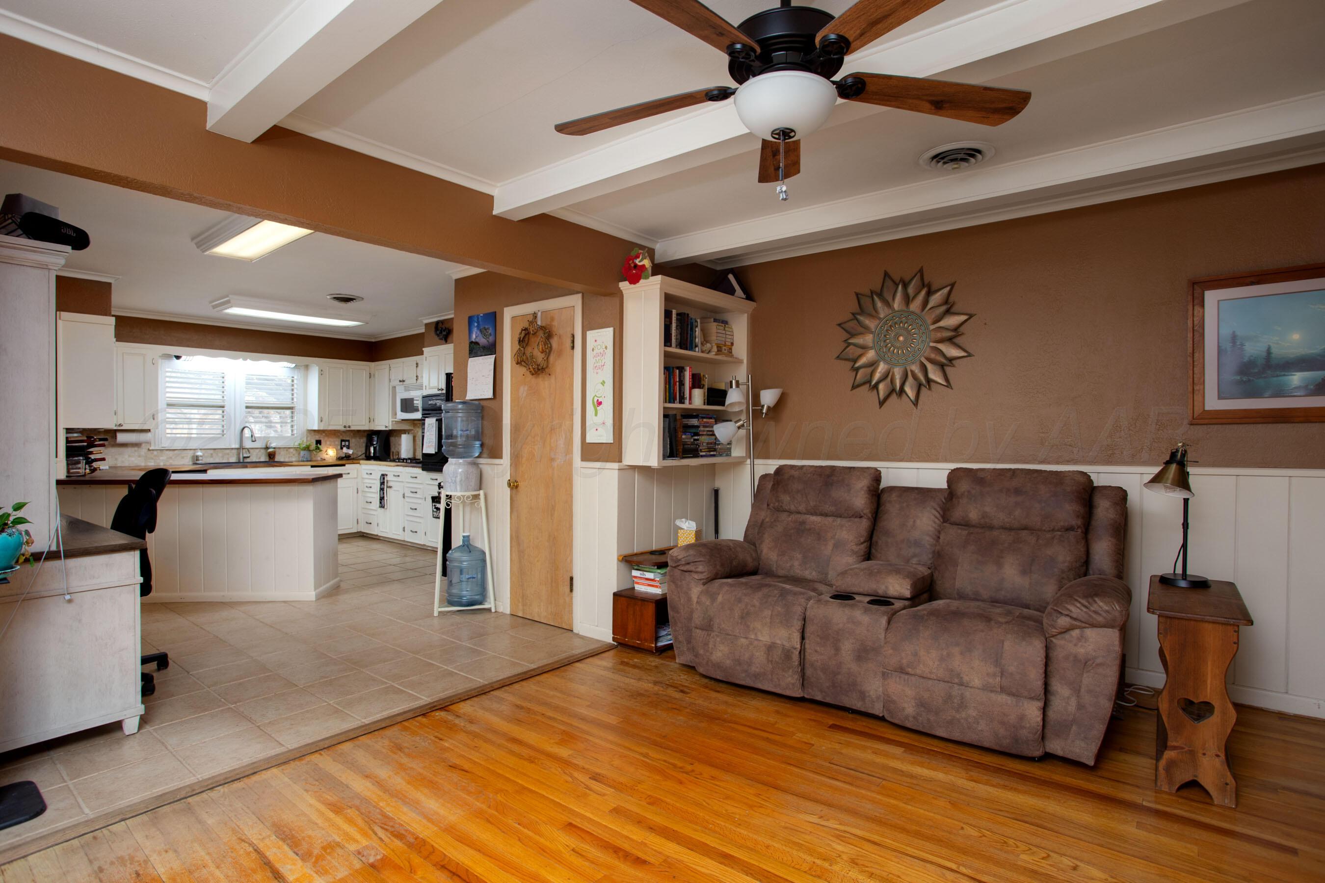 3600 Patterson Drive Amarillo, TX 79109 - Photo 16 of 31 a living room with furniture and kitchen view