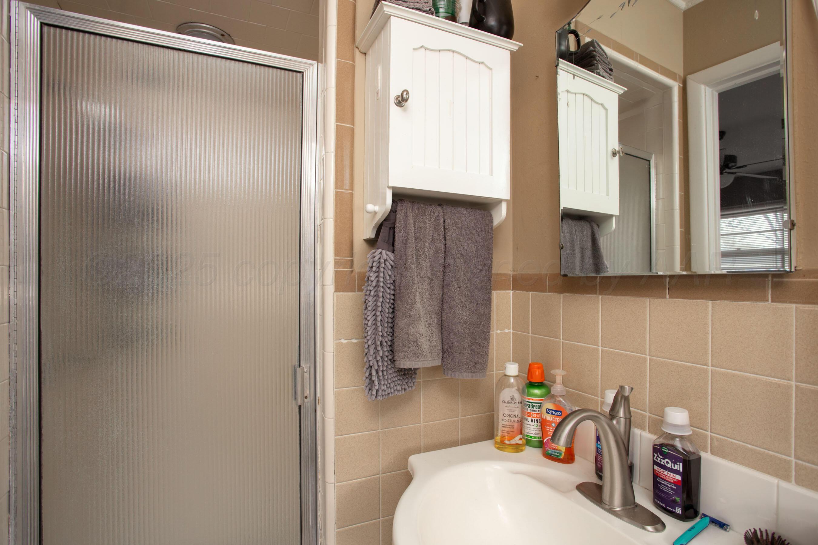 3600 Patterson Drive Amarillo, TX 79109 - Photo 27 of 31 a bathroom with a sink toilet and shower