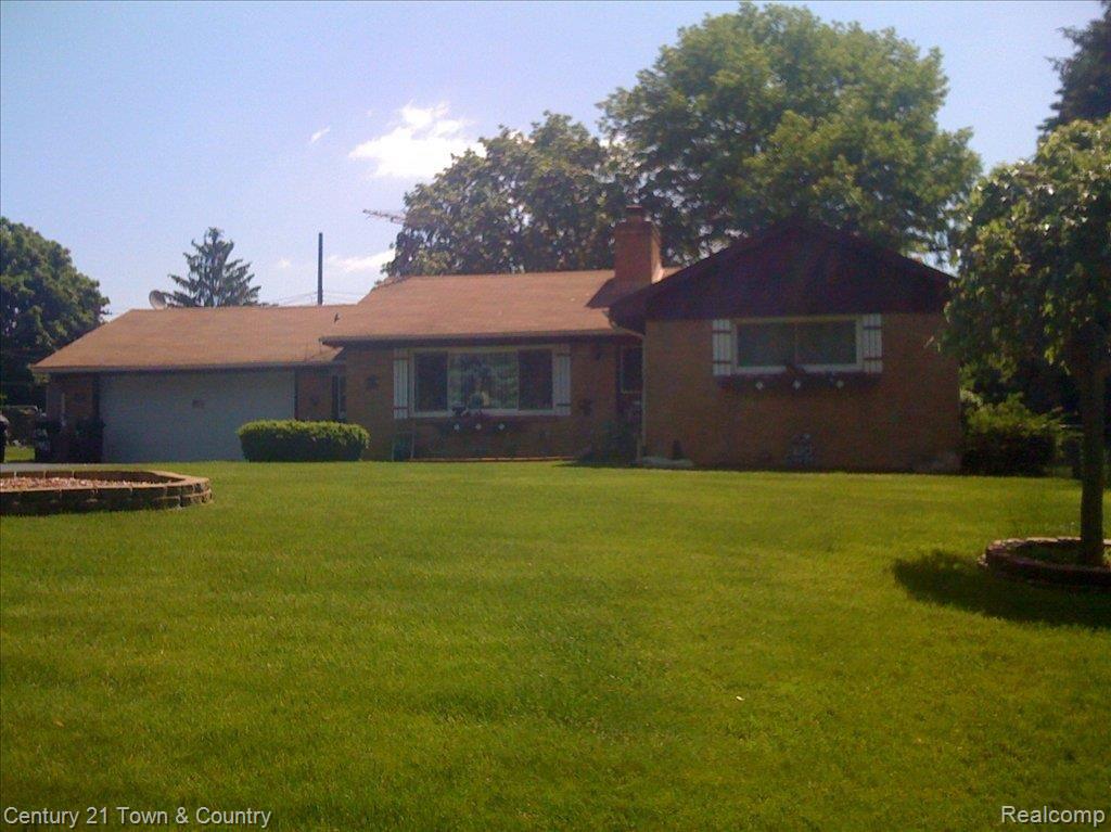 2132 Highfield Road Waterford, MI 48329 - Photo 1 of 11 Front of Home