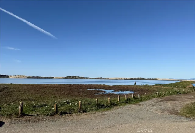 a view of a livingroom with furniture